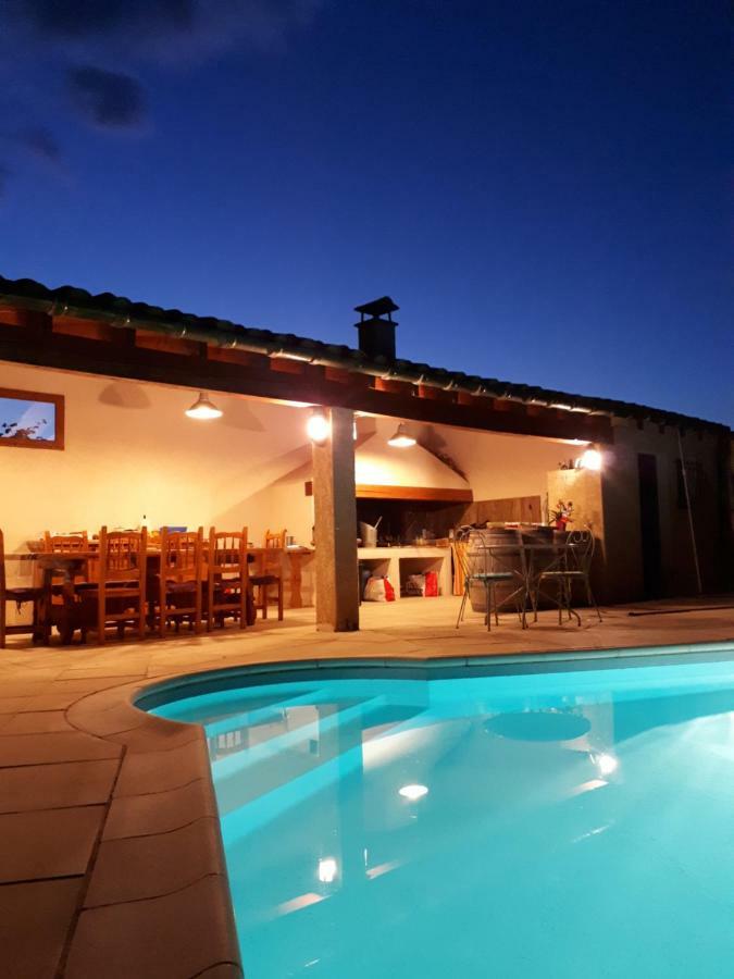 Gite Le Chalet Des Milles Et Un Chemins Castelnou Exterior photo
