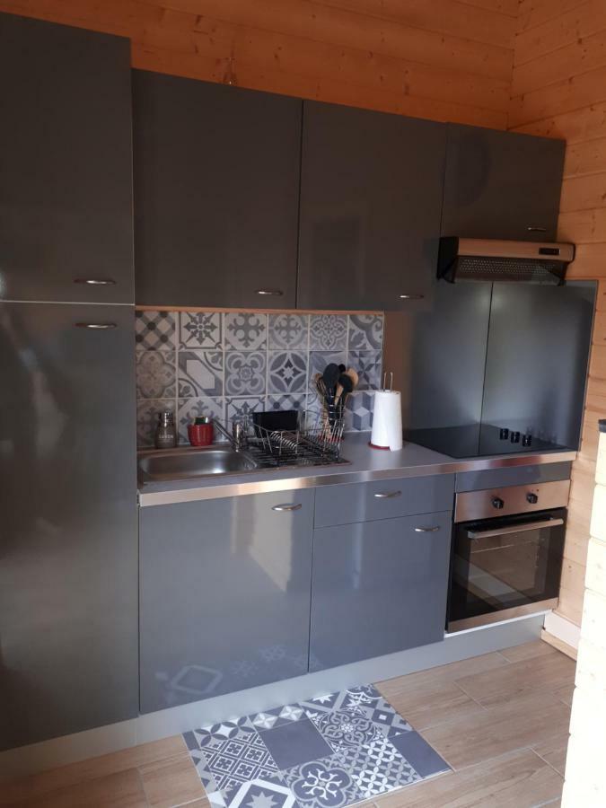 Gite Le Chalet Des Milles Et Un Chemins Castelnou Exterior photo