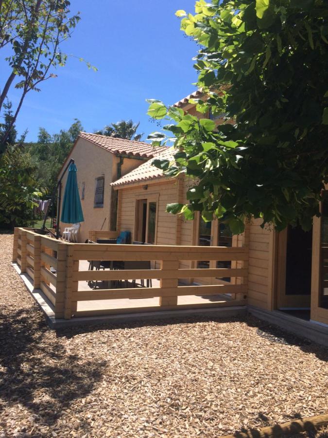 Gite Le Chalet Des Milles Et Un Chemins Castelnou Exterior photo