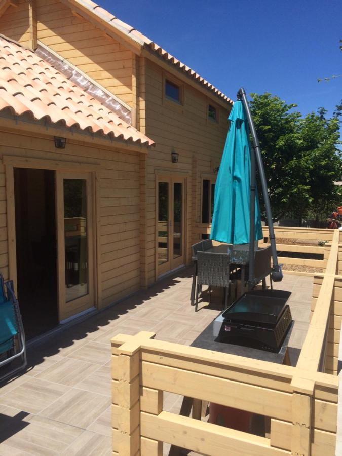 Gite Le Chalet Des Milles Et Un Chemins Castelnou Exterior photo